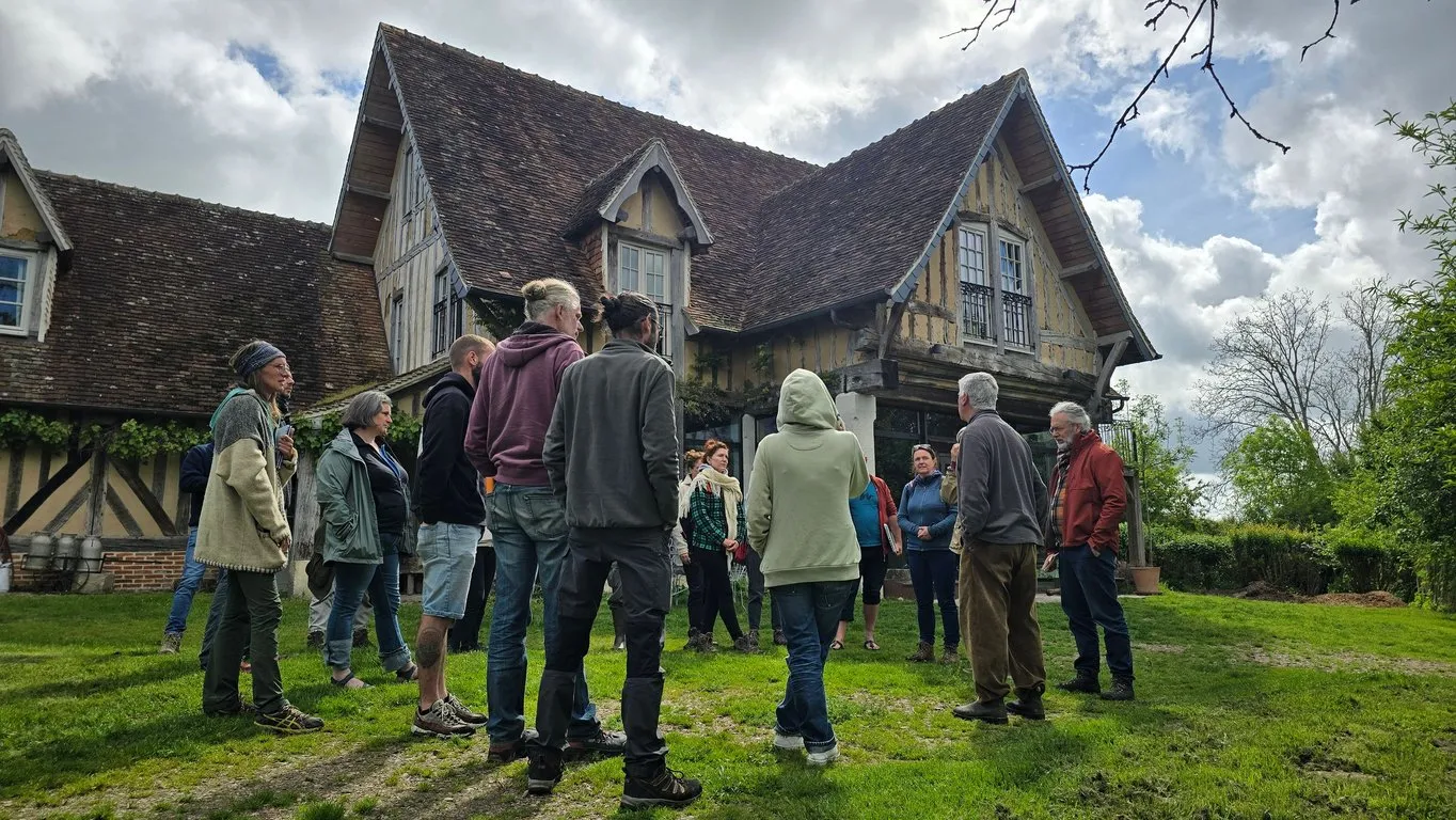 Groupe de visiteurs lors d'une sortie de terrain organisée par Semisto