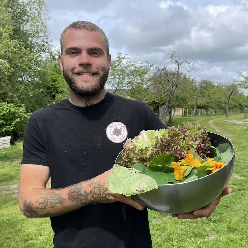 Taille d'arbres fruitiers avec Corentin de la pépinière Arbuste Fruitier — vue 2